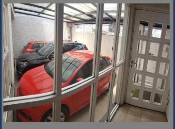Casa · 330m² · 4 Recámaras · 3 Estacionamientos · Casa en Venta en Col. Federal, Toluca con Cocina Integral y Jacuzzi