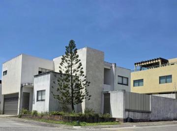 Casa · 311m² · 4 Recámaras · 2 Estacionamientos · Casa con Alberca en Venta en Lomas del Sol