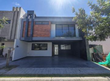 Casa de 5 habitaciones, San Andrés Cholula · Espectacular Casa en Parque Colima Lomas de Angelópolis Puebla