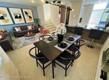 Casa · 122m² · 4 Recámaras · 2 Estacionamientos · Zakia Casa de Dos Niveles en Venta Rah766