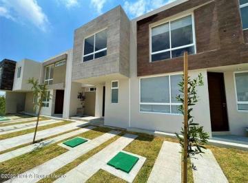 Casa · 111m² · 2 Recámaras · 2 Estacionamientos · Zakia Casa de 2 Recamaras en Venta Rah764