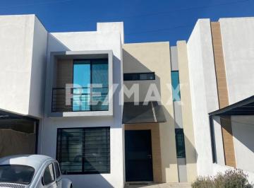 Casa · 95m² · 3 Recámaras · 2 Estacionamientos · Casa en Venta - (4)