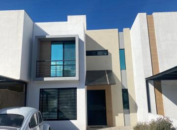 Casa · 95m² · 3 Recámaras · 2 Estacionamientos · Casa en Venta - (4)