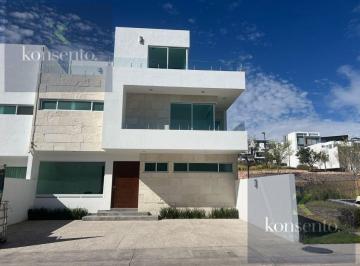 Casa · 264m² · 4 Recámaras · 3 Estacionamientos · Casa en Venta