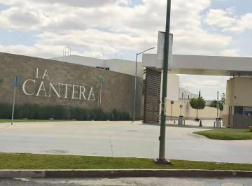Casa · 300m² · 3 Recámaras · 2 Estacionamientos · Casa en Venta con Terreno Excedente Privada Cantera