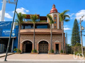 Edificio · 276m² · 5 Estacionamientos · Propiedad Comercial en Venta a un Lado de Macroplaza Estadio en Periférico Morelia