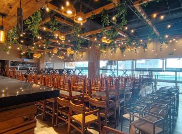Local comercial · 560m² · 150 Estacionamientos · Local en Renta en Monterrey
