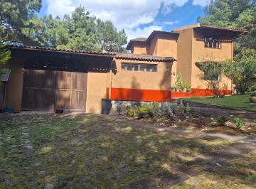 Casa · 260m² · 3 Recámaras · 2 Estacionamientos · Casa en Venta en Corazón de Durazno Patzcuaro