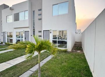 Casa de 3 habitaciones, Veracruz · Casa en Esquina de 2 Plantas en Puerta Paraiso, Oportunidad Bancaria.