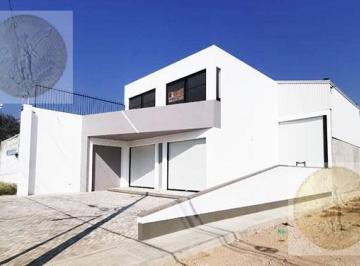 Bodega comercial · 480m² · 6 Estacionamientos · Bodega en Renta.