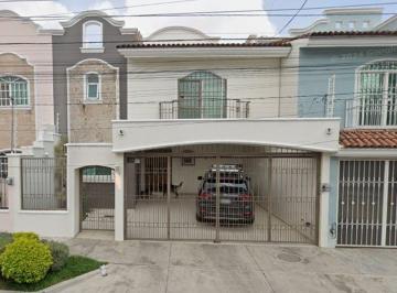 Casa de 3 habitaciones, Guadalajara · Casa en Venta en Bosques de La Victoria ¡Excelente Inversiòn Propiedad de Recuperaciòn Hipotecaria!