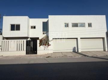 Casa de 7 habitaciones, Saltillo · Casa en Renta Para Ejecutivos | Zona Exclusiva Al Norte