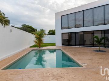 Casa · 430m² · 4 Recámaras · 10 Estacionamientos · Casa en Venta Amueblada Jardines de La Rejoyada
