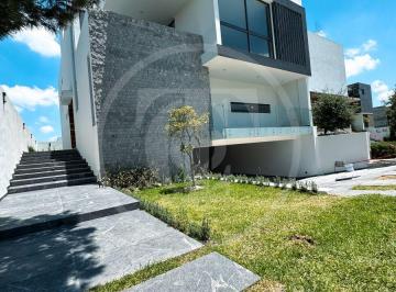 Casa de 4 habitaciones, Zapopan · Casa en Venta en Puerta Las Lomas