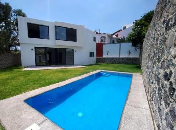 Casa · 214m² · 3 Recámaras · 2 Estacionamientos · Casa con Vista Panorámica Lomas Tetela.