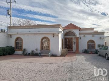 Casa · 400m² · 3 Recámaras · 12 Estacionamientos · Se Vende Casa de Tres Recamaras en Av de La Raza