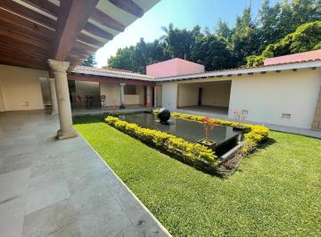 Casa · 520m² · 4 Recámaras · 6 Estacionamientos · Casa en Venta en 1 Nivel, Vigilancia. Vista Hermosa, Cuernavaca
