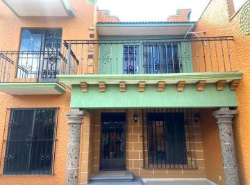 Casa · 241m² · 3 Recámaras · 3 Estacionamientos · Casa en Venta, Buena Ubicación. Las Grajas, Cuernavaca