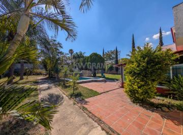 Casa de 4 habitaciones, Tlajomulco de Zúñiga · Casa de Campo en Venta en Jardines de La Calera con Alberca y 1500 m² de Terreno