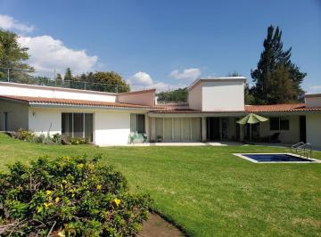 Casa en condominio · 251m² · 4 Recámaras · 6 Estacionamientos · Excelente Propiedad en 1 Nivel en Condominio con Vigilancia. Lomas de Cortes, Cuernavaca