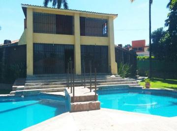 Casa · 650m² · 5 Recámaras · 4 Estacionamientos · Casa en Venta en Brisas de Cuernavaca, Temixco, Morelos