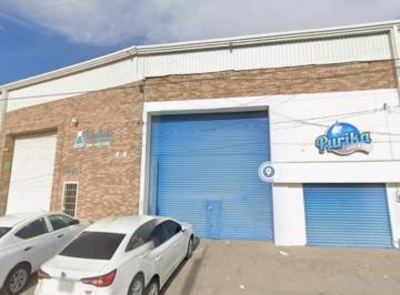 Bodega comercial · 750m² · 4 Estacionamientos · Bodega en Renta en Blvd. El Tajito Esquina con Periférico, Torreón, Coahuila.