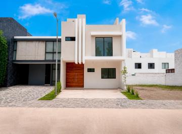 Casa de 4 habitaciones, Zapopan · Casa en Venta en Coto Cerezo, Valle Imperial, Zapopan