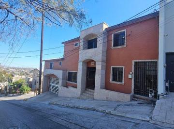 Casa de 4 habitaciones, San Nicolás de los Garza · Casa en Venta en Lomas del Roble, San Nicolás