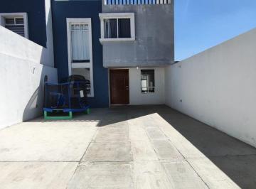 Casa de 4 habitaciones, Pachuca · San Cayetano. 168 m² Terreno. 3 Niveles. 4 Rec Cada Una con Baño Completo. Seminuevo. Amplia.
