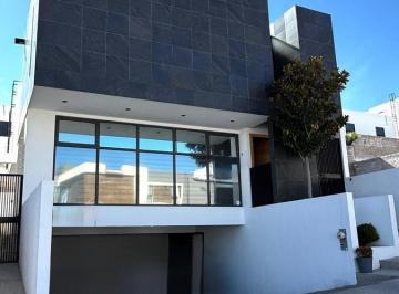 Casa · 250m² · 3 Recámaras · 4 Estacionamientos · Casa en Venta en Zona Cantera - Asturias