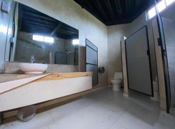 Local comercial · 120m² · Rento Amplió Local en Av Huayacan con 2 Baños Privados de 120 m²