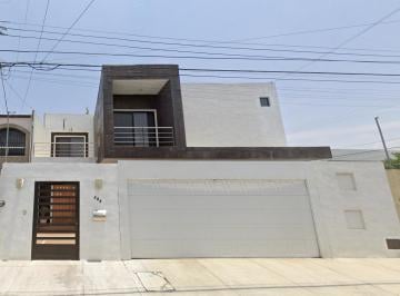 Casa de 4 habitaciones, Saltillo · Adquiere Hoy, Esta Bonita Casa en Fraccionamiento Valle Real