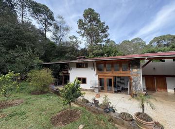 Casa · 300m² · 4 Recámaras · 4 Estacionamientos · Casa en Renta y Venta, con Río y Estanque en El Bosque de Cerro Colorado