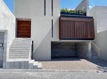 Casa · 294m² · 4 Estacionamientos · Casa - Lomas del Campanario