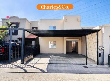 Casa · 110m² · 3 Recámaras · 2 Estacionamientos · Casa en Renta