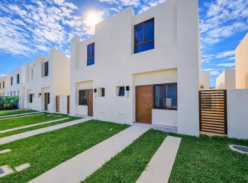 0c0acfdb2a9e1b1a60e13051d4fad3786f90d98dae194e92a80836b5a07d0377 · Casa en Kulkana Residencial · 3 Recámaras · Cerca del Aeropuerto y Zona Hotelera