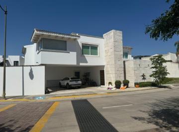 Casa · 407m² · 3 Recámaras · 3 Estacionamientos · Casa en Residencial Punta del Este
