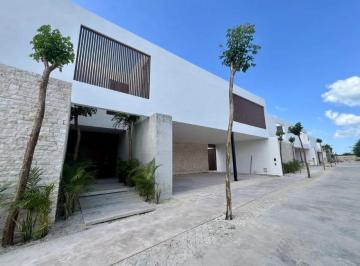 Casa · 597m² · 4 Recámaras · 4 Estacionamientos · Casa en Venta en Mérida