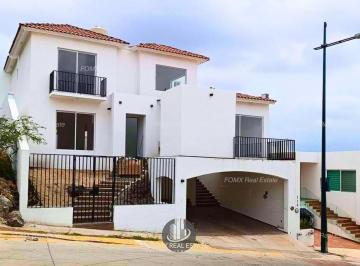 Casa · 290m² · 4 Recámaras · 2 Estacionamientos · Casa en Venta en Porta Fontana de 4 Recámaras
