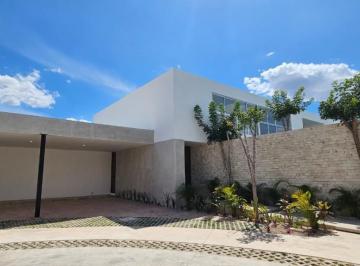 Casa · 659m² · 4 Recámaras · 4 Estacionamientos · Casa en Venta en Mérida