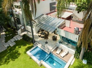 Casa · 998m² · 4 Recámaras · 6 Estacionamientos · Venta de Casa Moderna, Club de Golf México
