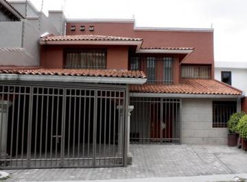 Casa en calle cerrada con vigilancia cuenta con tres recámaras y tres y medio baños en renta Hacienda de las Palmas · Casa en Calle Cerrada con Vigilancia Cuenta con Tres Recámaras y Tres y Medio Baños en Renta Haciend
