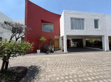 Casa en condominio de 3 habitaciones, Metepec · Hermosa Casa en Venta en Metepec, a 4 Min de Town Square | 3 Recámaras C/ Baño, Jardín, en Privada