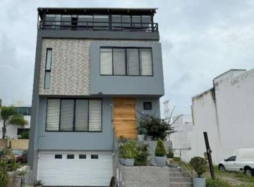 Casa de 4 habitaciones, Zapopan · Casa en Venta en Valle Imperial