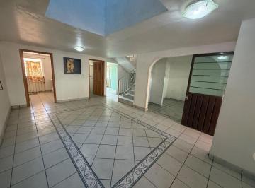 Casa · 247m² · 4 Recámaras · 2 Estacionamientos · Casa Sola en Venta en Bosques de Colón, Toluca, México