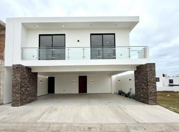 Casa · 320m² · 3 Recámaras · 3 Estacionamientos · Casa en Venta en Lomas del Dorado Boca del Río Veracruz