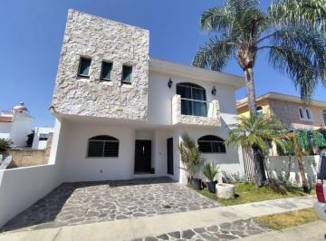 Casa de 4 habitaciones, Zapopan · Casa en Venta en Jardín Real | Moderna y Súper Equipada