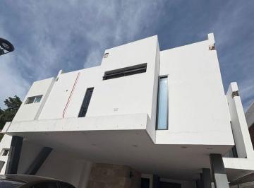Casa · 205m² · 4 Recámaras · 2 Estacionamientos · Casa en Venta en Privada Tabachines del Country, Country Club, Culiacan, Sinaloa