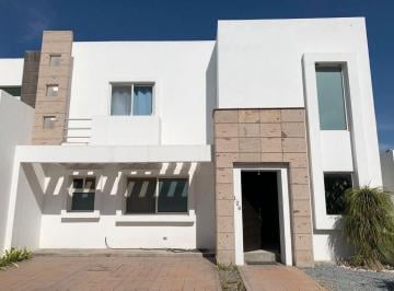 Al Norte de Saltillo en Fraccionamiento privado. Con 230m2 de construcción sobre · Casa Amueblada en Renta en Villas de Guadalupe