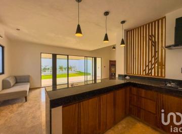 Casa · 204m² · 3 Recámaras · 2 Estacionamientos · Casa en Venta en Conkal, Yucatán.